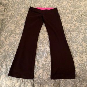 Lilly Pulitzer black luxletic weekender size large.